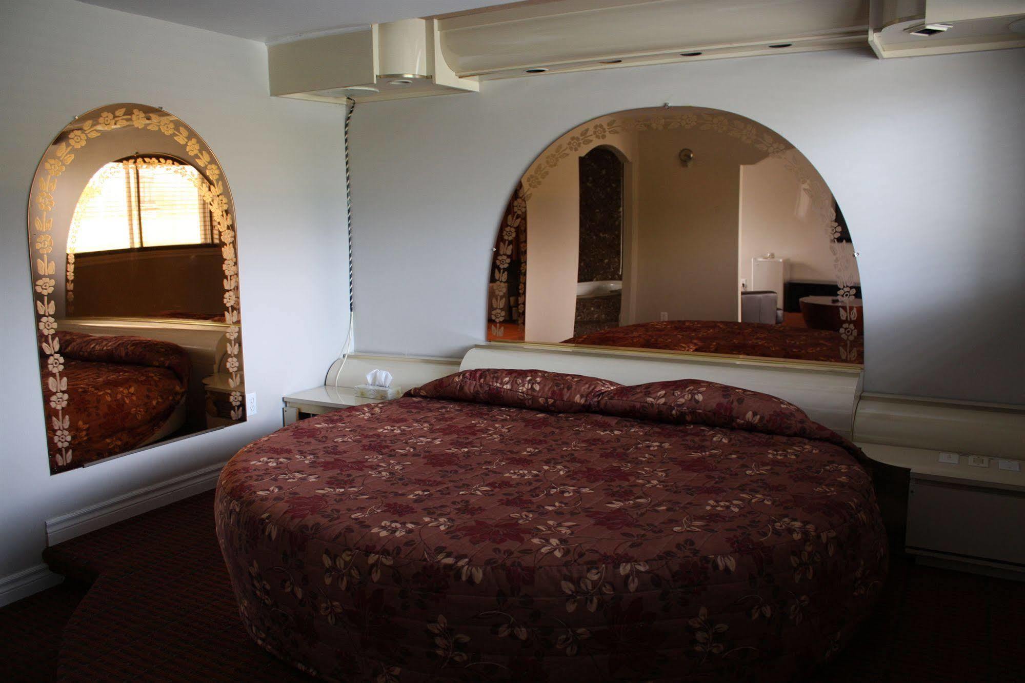 ونجويل Grand Motel Saint-Hubert المظهر الخارجي الصورة