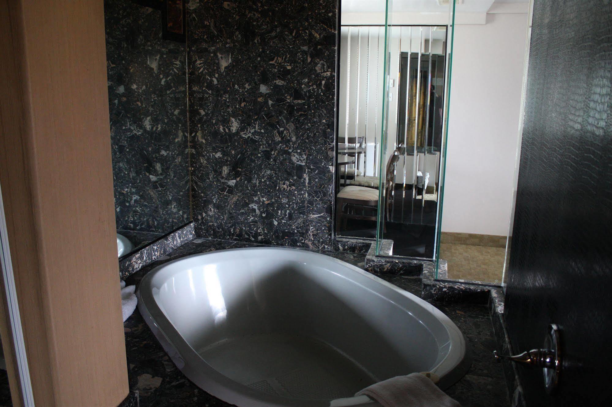 ونجويل Grand Motel Saint-Hubert المظهر الخارجي الصورة